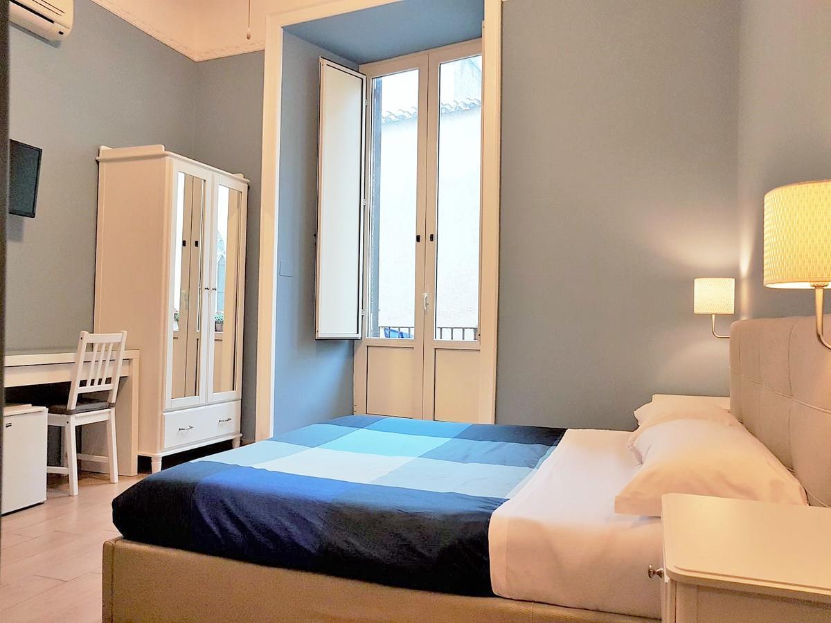 Hotel Meuble Santa Chiara Suite Napoli Bagian luar foto